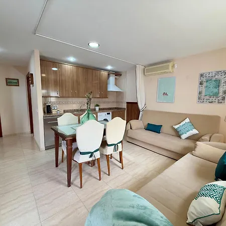 Charming Carihuela, Location